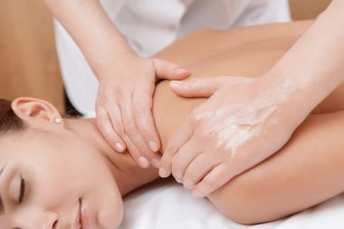 调节上班族肩颈疼痛的方法绍兴按摩教教你