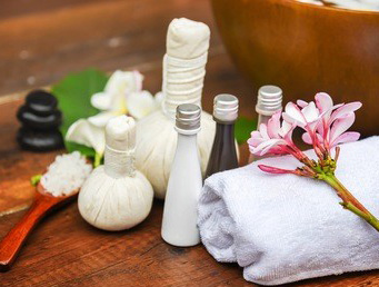 产后少乳可以采用手部穴位油压法缓解